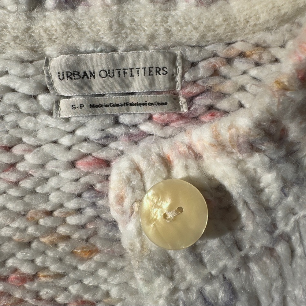 UO Cable Knit Cropped Spring Cardigan - Picture 6 of 10